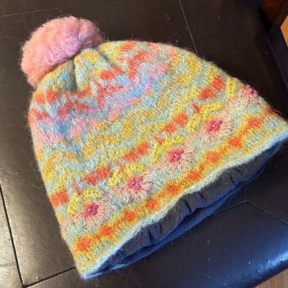 Sundance Accessories - Sundance Pastel Knit Beanie with Pink Pom-Pom